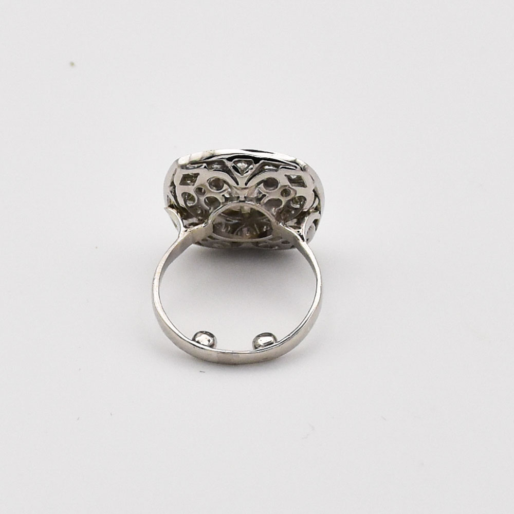 Antoine Puygrenier - artisan bijoutier joaillier Lyon - réparation transformation de bijoux - sur-mesure bijoux personnaliser bague de fiançailles platine diamants panier ajouré