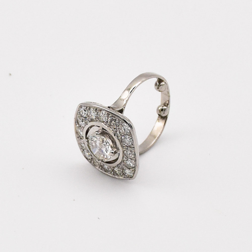Antoine Puygrenier - artisan bijoutier joaillier Lyon - réparation transformation de bijoux - sur-mesure bijoux personnaliser bague de fiançailles platine diamants panier ajouré