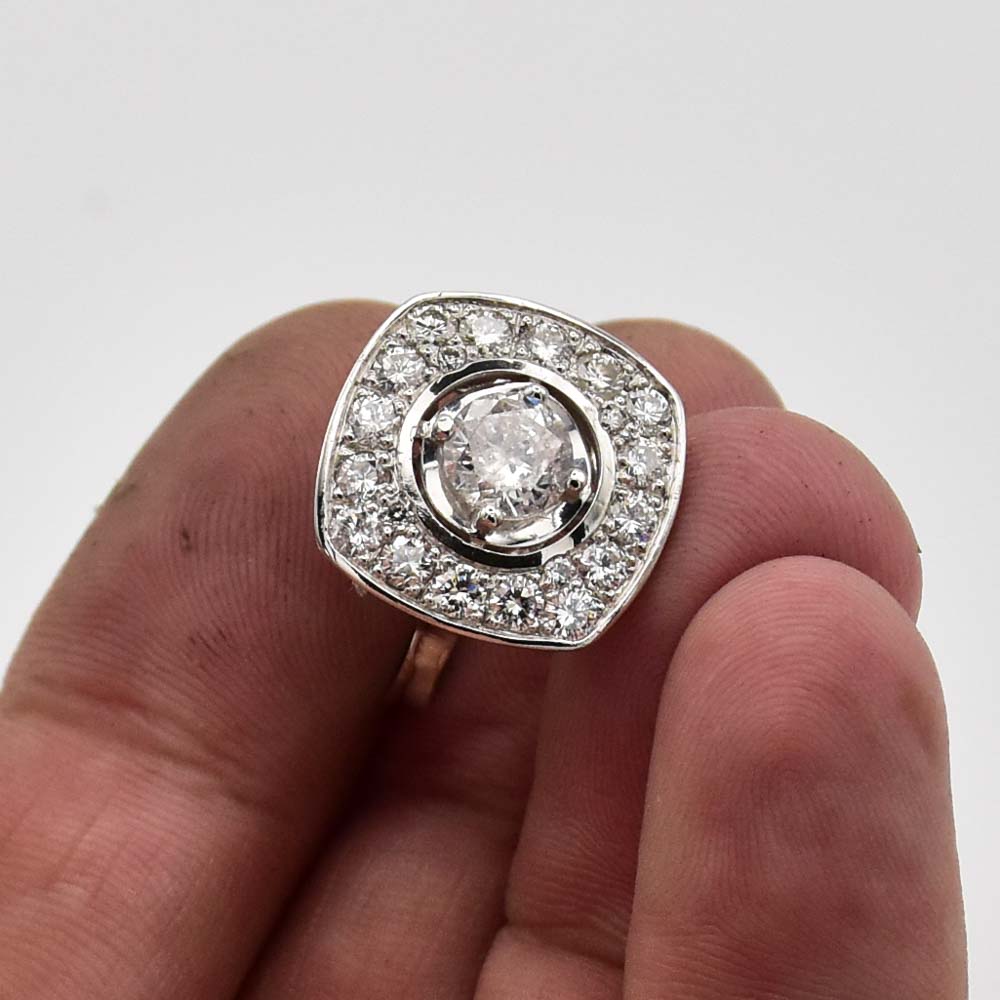 Antoine Puygrenier - artisan bijoutier joaillier Lyon - réparation transformation de bijoux - sur-mesure bijoux personnaliser bague de fiançailles platine diamants panier ajouré