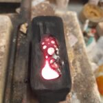 Antoine Puygrenier artisan bijoutier Lyon fabrication chevalière or personnalisée sur-mesure.