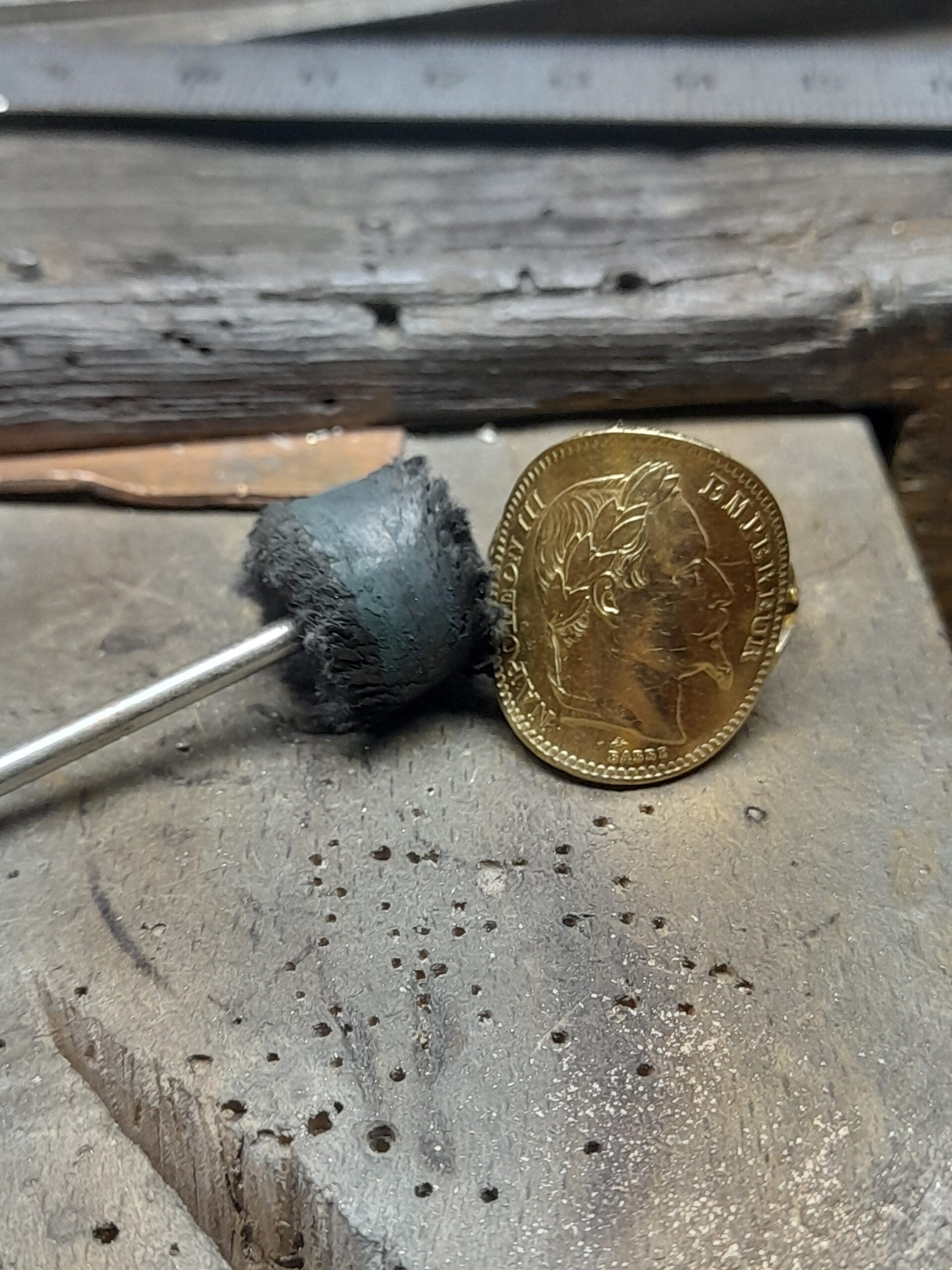 Bague Pièce Courbée Napoléon 20 Francs en Or 18 Carats