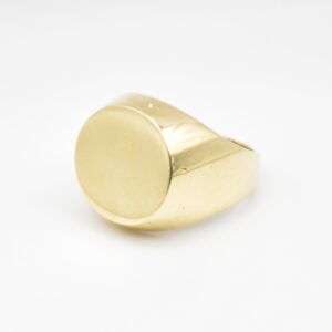 Antoine Puygrenier artisan bijoutier Lyon chevalière en or personnalisée sur-mesure.