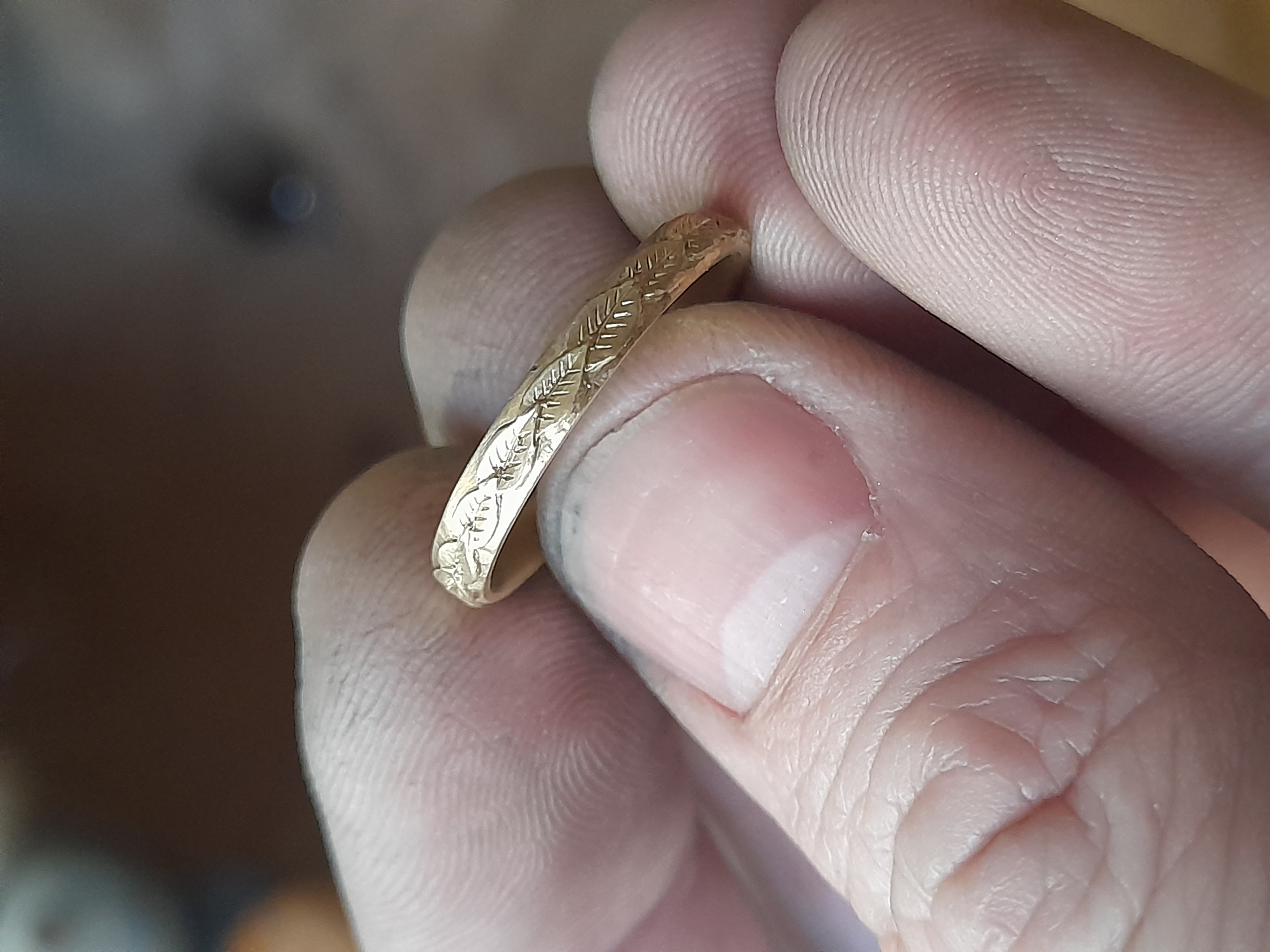 Antoine Puygrenier- Artisan Bijoutier Joaillier Lyon Alliance sur-mesure couronne de feuille en collaboration avec la chambre blanche gamme joaillerie Julie Boyer personnalisée