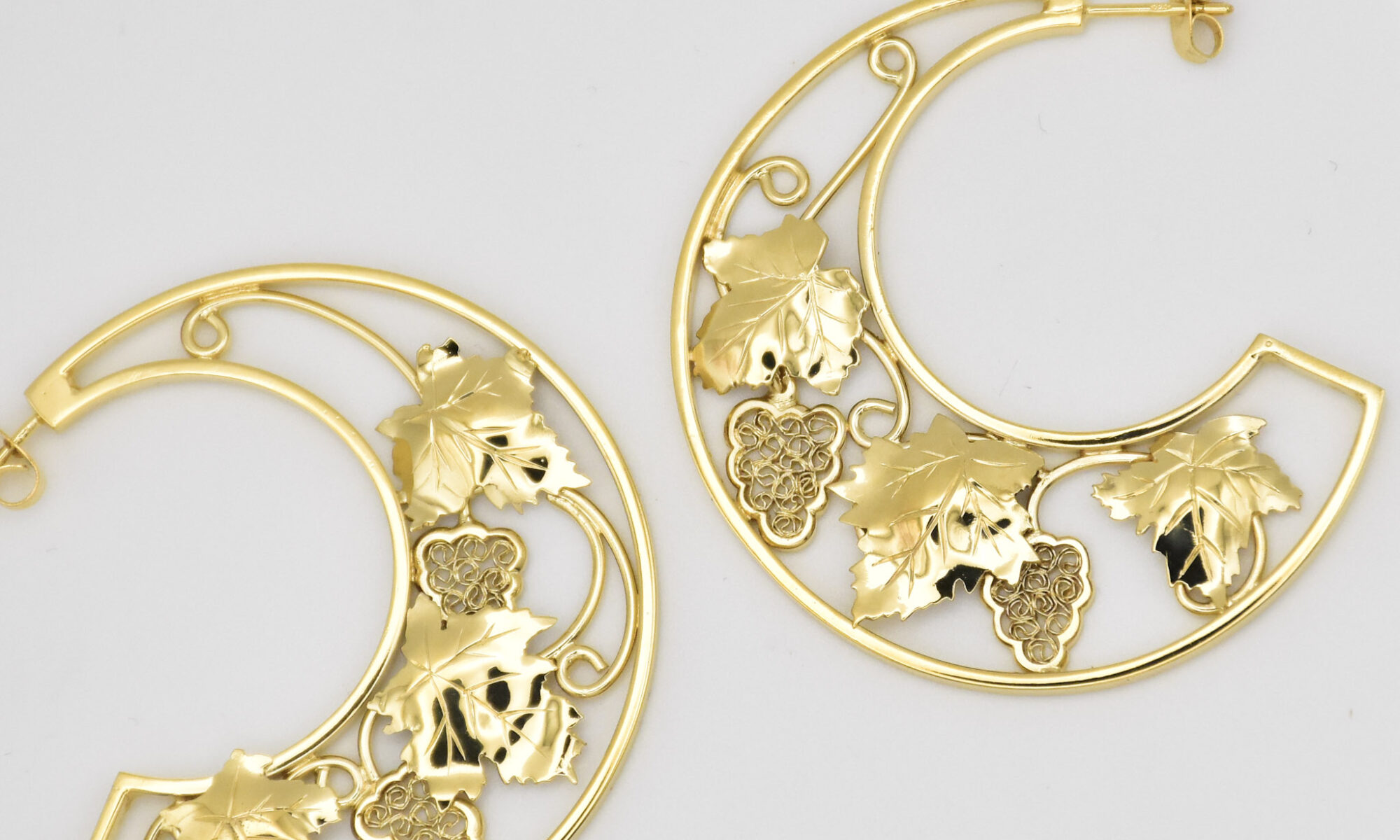 Antoine Puygrenier artisan bijoutier joaillier lyon Boucles d'oreille inspirées de la nature, vigne, plante, feuille, vin